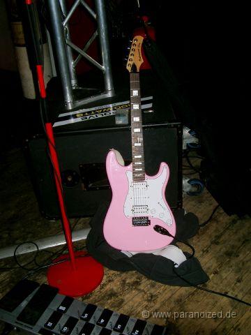 CIMG1342.JPG - Rosa Gitarre! Und sie klingt soooo geil!