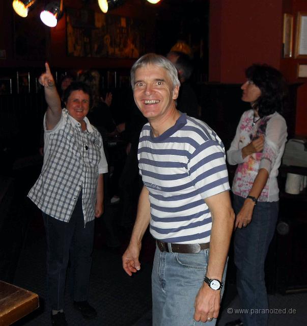 SDC11113.JPG - Warm up before freakin' out