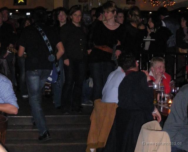 IMGP3840.jpg - Einmal ging es sogar auf die andere Seite zur Verwirrung der Leute, die gerade reingekommen waren ;)