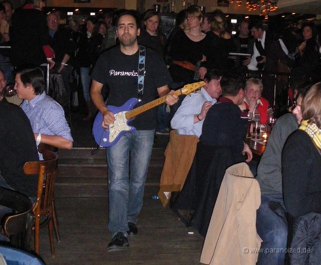 IMGP3841.jpg - Und wieder zurück auf die Bühne. Wie gut, dass ich da kein Solo gespielt habe...
