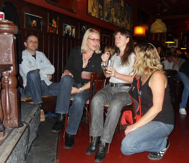 SDC12220.JPG - Tanzpause in der Damenecke