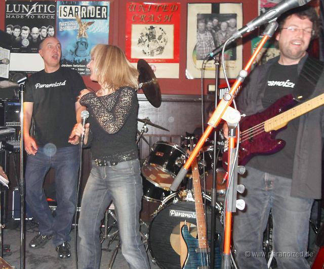 SDC11815.JPG - Dieses Gitarrensolo beeindruckt sogar den Keyboarder, hehe