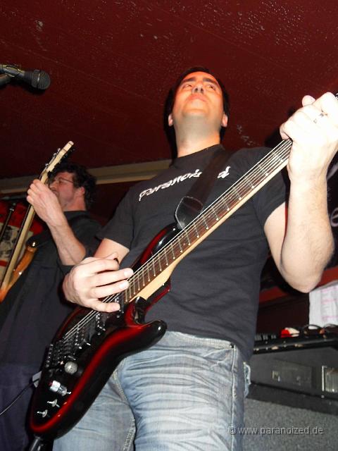 Podium20108.jpg - Die Gitarrenfarbe passend zur Bühnendecke... ein Ästhet