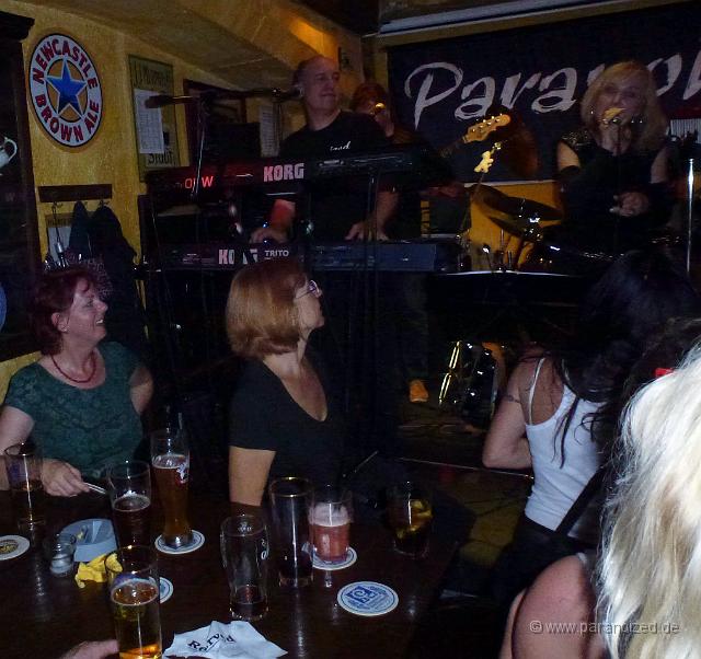 P1010185.JPG - Fünf Frauen, fünf Haarfarben, fünf verschiedene Getränke