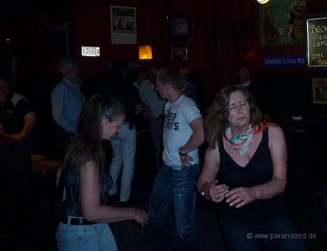P1030014.JPG - Die paar rocken durch!