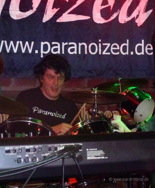 P1060428.JPG - Happy drummer