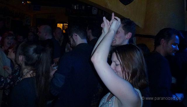 P1060487.JPG - Diese Frau glitzert ;)