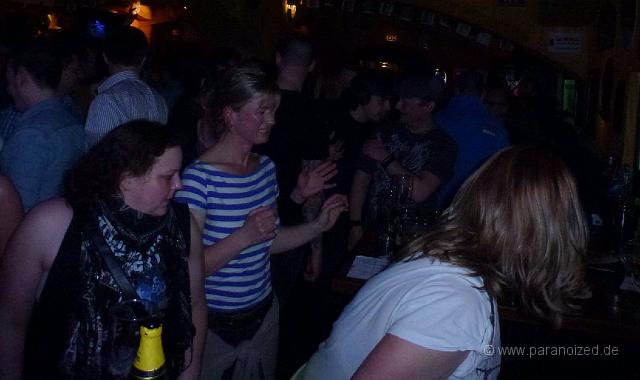 P1060727.JPG - Nach dem Stagedive ;)