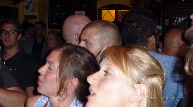 P1070474.JPG - Die Damen singen fleissig mit... wie sich das gehört!