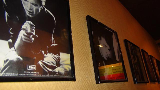 DSC02754.JPG - Bowie wall