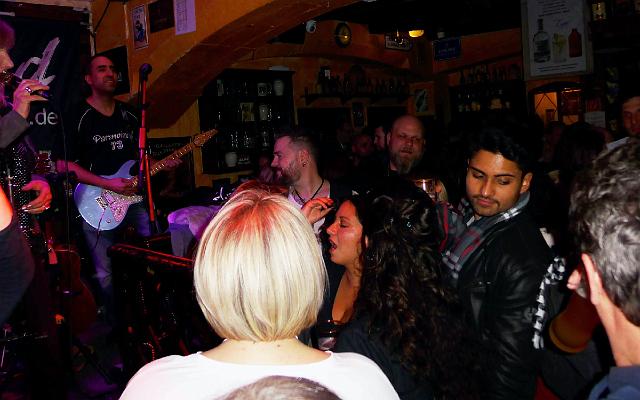 P1030924.JPG - Wem gehören die Locken, bzw. da wäre man doch gerne Bier ;)